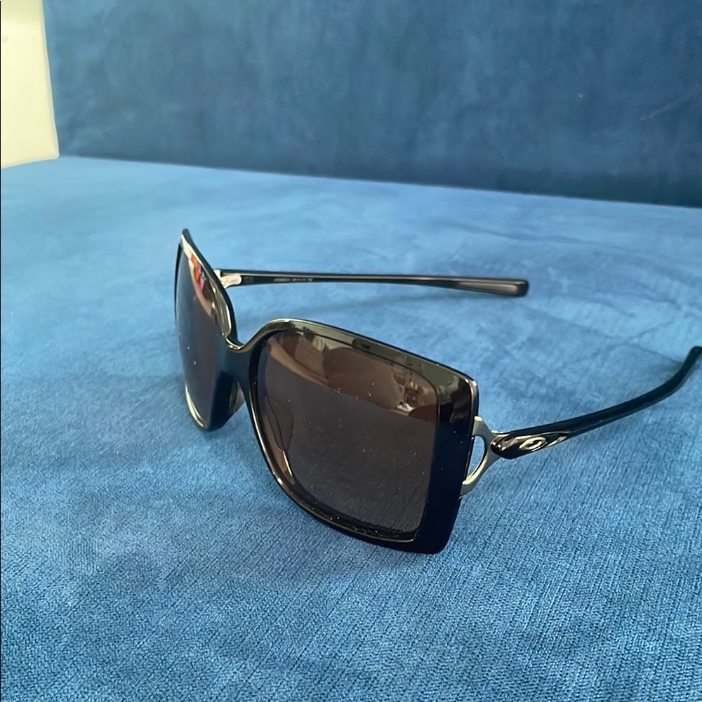 Oakley Black Oversized Sunglasses with Sleek Frame